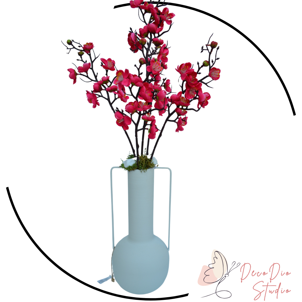 VAZA METALICA ALBA  CU FLORI DE CIRES