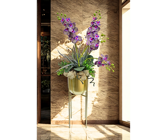 Aranjament orhidee artificiala violet in vaza inalta metalica gold PELIKAN 75cm