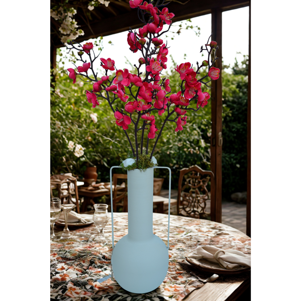 VAZA METALICA ALBA  CU FLORI DE CIRES